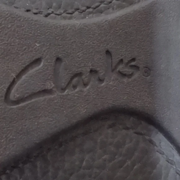 Clarks Bendable Dark Brown Leather Ankle Boots with Zipper - Picture 10 of 10